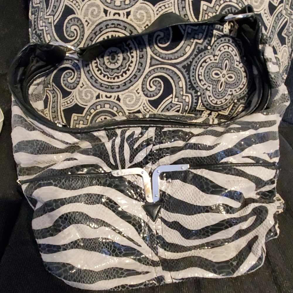 Super cute gently used hobo bag.